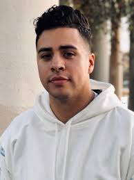 Alexander Diaz's Instagram, Twitter & Facebook