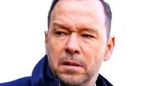 Mark wahlberg and wife rhea durham took to instagram to wish their fans a happy palm sunday. Donnie Wahlberg Reveals His Most Memorable Family Dinner On Blue Bloods