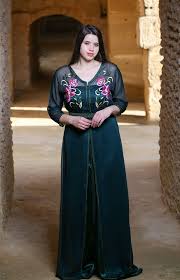 Robe, tunisienne, taille, couleur, prune, longueur, mondial, relay, consultez, autres. Tendance Mode Les 23 Meilleurs Caftans Tendances Pour La Saison 2020 En Photos