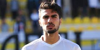 Mehmet zeki çelik, a milli takım'da oynayan sağ bek oyuncusudur. Zeki Celik Kimdir Kac Yasinda Nereli Boyu Kac Sevgilisi