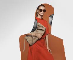 Menceritakan kisah cinta diam diam antara istri boss dan bawahan suaminya. Boss Celebrates The Individuality With Spring Summer 2020 Collection