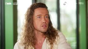 Julien Doré raconte comment son fils l'a convaincu de repartir en tournée