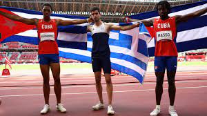 Μόνοι μας είμαστε και κάνουμε ότι μπορούμε, μόνο έτσι. Vqxuvcecyakt2m