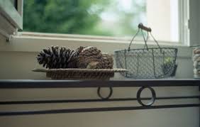 The pine cones and ornaments together make for a very festive table with simple ornaments and pinecones from the yard. 4 Fall To Winter Decorating Ideas Using Pinecones Organic Authority