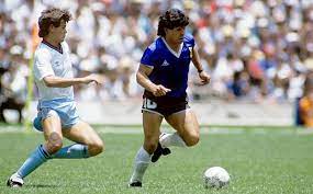El entrenador tomó una camiseta, una tijera y empezó a perforar la ropa: Video Inedito Del Gol Del Siglo De Maradona A Inglaterra En Mexico 86 Mediotiempo