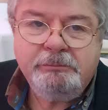 Polițistul are obligația să poarte asupra sa insigna de polițist 🅢🅐🅤  legitimația de serviciu și mijloacele de constrângere și de protecție din  dotare, precum și să utilizeze mijloacele din dotare necesare îndeplinirii