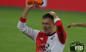 3 dagen later stond hij opnieuw in. Berghuis Feyenoord In Beeld Page 7
