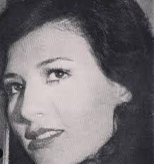 Muchas felicidades 🎉 Beatriz Adriana Flores de Saracho nacio en Navojoa,  Sonora, México; 5 de marzo de 1958, más conocida por su nombre artístico  Beatriz Adriana, es una cantante y actriz mexicana.A