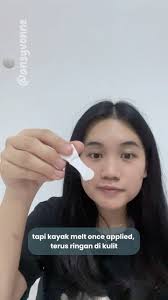 Moisturizer terjiggly yang punya mini spatula! 🌊, Packagingnya cakep dan  thoughtful banget, ada mini spatula di packing bagian atas jadi gaperlu  sediain spatula sendiri., Teksturnya jiggly banget tapi ...