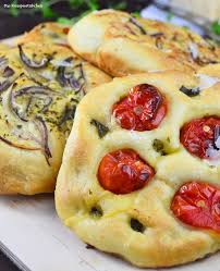 Focaccia Grundrezept Mit Marinierten Tomaten Knusperstubchen Rezept Focaccia Rezepte Ungesundes Essen