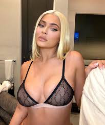 So hard to find good vids of men and women boys and girls snowballing. Kylie Jenner Makes My Bwc Rock Hard Who Wants To Roleplay As Her And Make Me Cum Celebjobuds