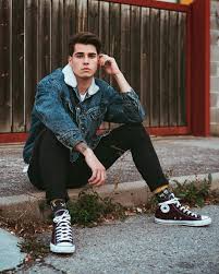 So kann man tolle bilder aus dem alltag schnell und einfach mit seinen freunden teilen. Pin De Alex En Male Shoots Poses Para Fotos Poses Para Fotos Hombre Fotografia De Moda Masculina