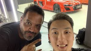 Robert Kun's Instagram, Twitter & Facebook