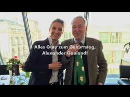 The man in the centre was alexander gauland, the party's leader in the state of brandenburg and one of the two lead candidates (the other is alice weidel, a former goldman sachs. Alice Weidel Beschenkt Alexander Gauland Afd Youtube