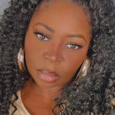 Analisa Nelson's Instagram, Twitter & Facebook