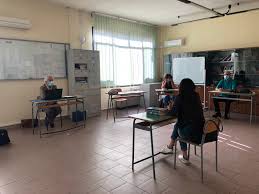 Per molti studenti l'attesa è terminata da qualche giorno, infatti in alcune scuole i nomi sono già disponibili nelle segreterie da venerdì 1 giugno, ma la pubblicazione ufficiale sul sito del miur di tutti i nominativi è attesa per le prossime ore. Maturita 2021 Niente Tamponi Per Gli Studenti E Slitta La Seconda Dose Per I Prof In Commissione Giornale Di Sicilia