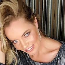 Elizabeth Schmitt's Instagram, Twitter & Facebook