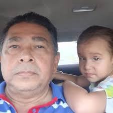 Mitzi Gonzalez (@mitzielenag)