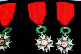 Le président de la république a décoré, ce vendredi, le jeune homme agressé en. Qui Sont Les Ultramarins Promus Dans L Ordre De La Legion D Honneur Outr