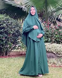 Putri pertamanya ini lahir pada tanggal 5 desember 2014 dengan berat 3,4 kg dan panjang 51 cm. 9 Pesona Oki Setiana Dewi Hamil Anak Keempat Sedang Kuliah S3 Lho