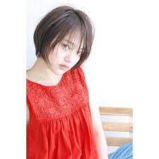 頭の形も輪郭もきれいに見える 大人の前下がりボブヘアスタイル15選 folk 前下がりボブ ヘアスタイル ボブ 髪型