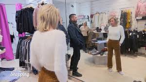 Cette émission confronte 5 participantes de 18 à 70 ans, partageant toutes la. Les Boutiques Des Reines Du Shopping Le Shopping De Marine