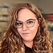 Karen Isenhour's Instagram, Twitter & Facebook