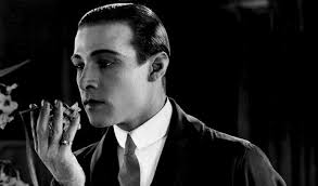 Rodolfo valentino non si riprese mai dal dolore e cercò conforto tra le braccia di una diva dell'epoca, la bellissima attrice polacca pola negri, ma il destino stava per giocargli un tiro mancino. Rodolfo Valentino La Leggenda Agenzia Comunica