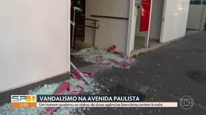 Câmeras flagram homem quebrando vidros de duas agências bancárias na Avenida Paulista