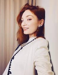 Eleanor Tomlinson (@ETomlinson)