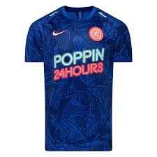 The se11 sancho boots are inspired by jadon's london home and feature a 'no ball games' sign on the instep. Nike F C Football Shirt Sancho Se11 Hyper Royal Royal Blue Laser Crimson Limited Edition Www Unisportstore Com