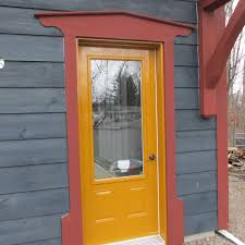 Les Boiseries De Cette Porte Ont Ete Peintes Avec Une Preparation De Peinture A La Farine La Couleur Obtenu Est Une Peinture Suedoise Boiseries Portes Peintes