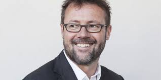 Richard Warren quits Lowe after Mullen merger