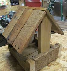Pallet Wood Bird Feeder 1001 Pallets Wood Bird Feeder Wood Pallets Wood Pallet Projects