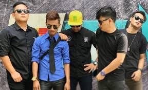We have song's lyrics, which you can find out below. Biodata Kumpulan Azarra Band Penyanyi Lagu Alalala Sayang Iluminasi