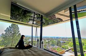 Knallt Die Sonne Auf Die Terrasse Werden Die Fliesen Heiss Von Hier Oben Klingen Die Gerausche Aus Der Stadt Seltsam Fern Stuttgarter Zeitung