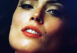 So sad to hear of the passing of @julianmcmahonofficial we had an absolute  blast filming the season 5 finale of @ryanmurphyproductions Nip/Tuck. I  played spicy Giselle Blaylock a self proclaimed vampire 🩸aaaaand