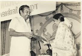 Odi Olindhu Lyrics In Tamil Bridallasopa Kondovam kondovam anthyalan kaavil kondovam. bridallasopa