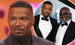 Jamie Foxx reveals his divorced parents live with him in the SAME house