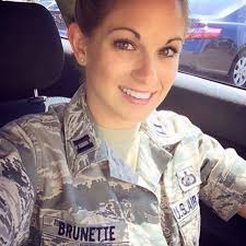 Αυτοκτόνησε πανέμορφη στρατιωτικός: Τη βίασαν στο Αφγανιστάν;