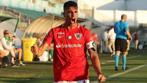 Sa fiche d'identité, ses matchs de la saison, sa carrière. Fabio Cardoso Quero Chegar Ao Topo Em Portugal Santa Clara Jornal Record
