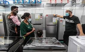 Ebit lew jumpa abby abadi,norman hakim,memey suhaiza dan family!!sebak dengar cerita. It S Home Sweet Home For Car Boot Family Thanks To Ebit Lew Free Malaysia Today Fmt