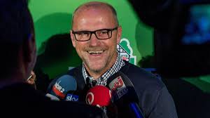 For example how many people are traced and how many people are asked or send into. Werder Bremen Thomas Schaaf Soll Zuruckkehren Fin Bartels Bleibt Bis 2020 Eurosport