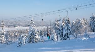 Ounasvaara ski resort is located almost in a centre of rovaniemi city. Ounasvaara Hiihtokeskus Keskella Kaupunkia