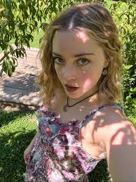 Amanda Sweat, 43, Sevierville TN, @amanda_jane9 Child of God, daughter,  friend, bonus aunt, and Girls Ministry Director! Never married and no kids.  My biggest passions are ministering and pouring into the teen