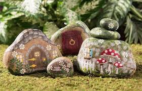First of all, think about which patterns appeal to you and how you want to paint your stones: Easy Painted Rocks That Are Fun To Make Tips Mod Podge Rocks
