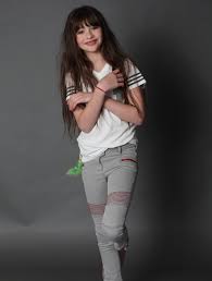 According to its stars patrick warburton (lemony snicket), malina weissman (violet baudelaire), and louis hynes (klaus baudelaire). Malina Weissman Joins Cast Of A Series Of Unfortunate Events Tv News