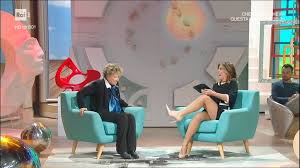 Quì trovate la lista dei programmi rai 1 con orario di trasmissione e titolo del film o dello show televisivo. Rai Uno Tv Shows With Gorgeous Female Tv Hosts And News Anchors On Tv Magia