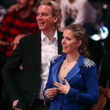 Somit löste sie 2018 sylvie meis. Victoria Swarovski Lasst Ehemann Werner Murz Sie Im Stich Intouch