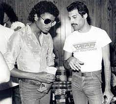 According to our eyes, the ray ban rb3025 mirrored aviator sunglasses would be the closest match to the sunglasses freddie mercury is wearing. Celebrity Sunglasses Gallery Ray Ban Sunglasses